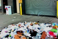 নিউ ইয়র্কে বাংলাদেশ কন্স্যুলেটের রাস্তায় পড়ে আছে প্রবাসীদের জীবনবৃত্তান্তের কপি!