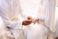 আজব কারবার, ছেলেকে বিয়ে করাতে বিয়ে করলেন বাবাও!