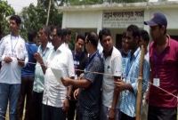 ব্যতিক্রম দৃশ্য, এবার ভোট দিয়ে প্রার্থী বাছাই করলেন গ্রামবাসী