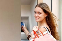 জানেন, কার্ড পাঞ্চ করে কীভাবে উপস্থিতি রেকর্ড হয়?