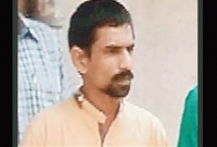 জুতা চুরি করে আয় কয়েক লাখ রুপি! শেষ পর্যন্ত কি ঘটল তার ভাগ্যে?