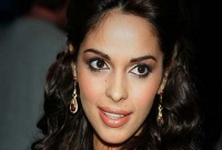  চুপিসারে বিয়ে করলেন মল্লিকা!