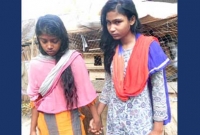 দুই কিশোরীর বিরল প্রেম, এলাকায় তোলপাড়