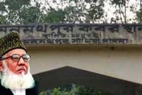 বাবা-মায়ের কবরের পাশেই নিজামীর দাফন সম্পন্ন