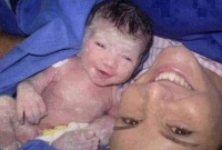 জন্ম নেয়ার ৫ সেকেণ্ডেই বিশ্ব রেকর্ড গড়ল এই শিশু 