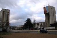 ইসলামী পোশাক পরায় ১৬ বছরের এক নওমুসলিম মেয়েকে স্কুল থেকে বহিষ্কার! ইসলামী পোশাক পরায় ১৬ বছরের এক নওমুসলিম মেয়েকে স্কুল থেকে বহিষ্কার!