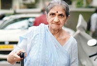 ছিনতাইকারীকে অভিনব কৌশলে ধরে ফেললেন ৮১ বছরের বৃদ্ধা