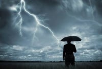 কীভাবে বুঝবেন এখনি আপনার পাশে হবে বজ্রপাত!