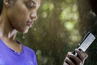 জেনে নিন, বৃষ্টির হাত থেকে স্মার্টফোন রক্ষার সহজ ক’টি উপায়