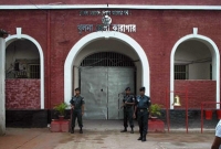 খুলনায় জেল সুপারের বাসায় বোমা হামলা, অল্পের জন্য প্রাণে রক্ষা