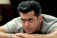 উপহার পেয়ে বেজায় চটেছেন সালমান খান!