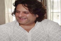 ইনিই নাকি হিরো, কে বলেন তো?