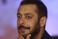 সালমান খানকে গৃহবন্দী থাকার পরামর্শ! কেন?