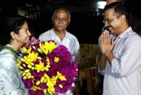 বিপুল জয়ে মমতাকে কেজরিওয়ালের শুভেচ্ছা