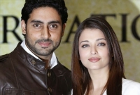 হঠাৎ কি হল! ঐশ্বরিয়াকে ফেলে চলে গেলেন কেন অভিষেক?