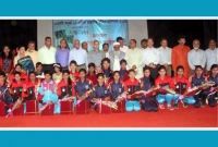 শিরোপাজয়ী ২০ নারী ফুটবলারকে সংবর্ধনা দিল পুলিশ