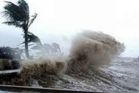 চট্টগ্রামে আঘাত হেনেছে ঘূর্ণিঝড় ‘রোয়ানু’, উপকূলে ১৫ থেকে ২০ ফুট উঁচু ঢেউ