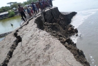 ঘূর্ণিঝড় রোয়ানু’র প্রভাবে দেখা দিয়েছে ভয়াবহ নদী ভাঙন