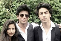 শাহরুখপুত্রের ডিগ্রি অর্জন, মেয়ে এবার ষোড়শি