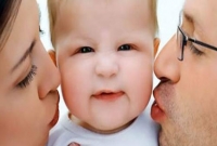 বলতে পারেন, শিশুদের মস্তিষ্ক কার কথায় বেশি কাজ করে?