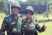 বলুন তো, সেনাবাহিনীর পোশাকে এরা কারা?