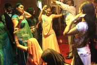 বারের সুন্দরী ডান্সারদের অজানা ১০ তথ্য