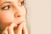 দাঁত দিয়ে নখ কাটলে মারাত্মক ক্ষতি, কি রোগ হয় জানেন?