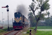 অল্পের জন্য প্রাণে বাঁচলো হাজার যাত্রী