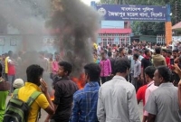 সিলেটে গ্রামবাসীর থানা ঘেরাও