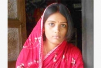 কলকাতা ছেড়ে দেশে এসে স্বামীর দেখা পেয়েছি, কিন্তু সে আমাকে মেনে নিচ্ছে না