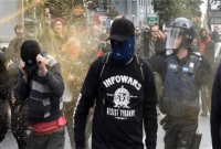 মুসলিমবিরোধী বিক্ষোভকারীকে উচিৎ শিক্ষা দিল অস্ট্রেলিয়রা