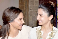 আনুশকার জন্য ছবি থেকে বাদ পড়লেন দীপিকা!