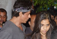 মেয়েকে নিয়ে ডিনারে শাহরুখ