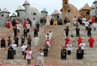 আজব গ্রামের আজব গল্প, যে খানে অর্ধেকই 'বামন'!