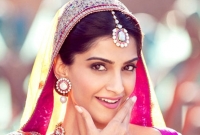 জীবন উপভোগের থেকেও যে কাজটি সোনমের বেশি প্রিয়!