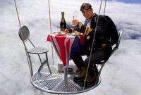 ১৬ হাজার ফুট ওপর থেকে পড়েও বেঁচে আছে ডিসকভারির সেই বেয়ার গ্রিলস!