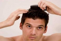 যেভাবে চুল আঁচড়ালে চুল পড়বে না