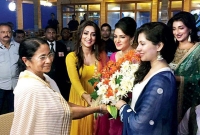 টলিউডকে নিয়ে বিজয় উদযাপন করলেন মমতা