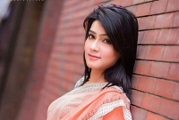 আমি সোনার চামচ মুখে দিয়ে ইন্ডাস্ট্রিতে এসেছি : মাহি