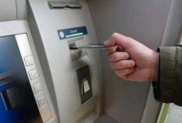 এটিএম বুথে টাকা তুলতে গেছেন, সাবধান, বিপদটা আপনার সঙ্গেই!