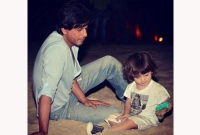 আব্রামকে নিয়ে যে ছবি ১৩ বার দেখলেন শাহরুখ!