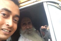 সিংহ দাবড়িয়ে কেন খুঁজছিল ওই ব্যক্তিকে, জানলে আপনিও অবাক হবেন!