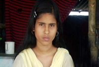    পলিথিনে প্যাঁচানো চা দোকানে চা বিক্রি করে  মৌসুমীর গোল্ডেন প্লাস