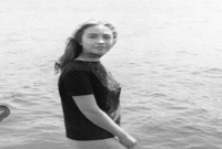 ইনি কে চেনেন? চিনলে মাথা নষ্ট হয়ে যাবে!