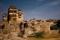 অপমান আর আগুনের জ্বালায় এই দুর্গে আজও হানা দেন সুন্দরীরা