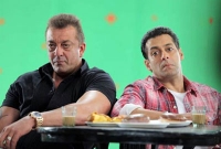 বাবা সিদ্দিকীর ইফতারে ঘুচবে সঞ্জয় সালমানের দূরত্ব