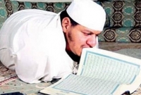 আলহামদুলিল্লাহ, হাত-পা না থাকায় জিব দিয়ে পৃষ্ঠা উল্টিয়ে ৪ বছরে কোরআনে হাফেজ হয়েছেন 'তারিক'!