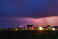 বজ্রপাত হলে কি করবেন