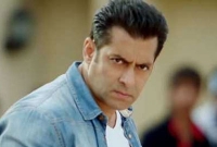 এবার নারী কেলেঙ্কারিতে সালমান খান! তার বিরুদ্ধে পাশবিক নির্যাতনের অভিযোগ