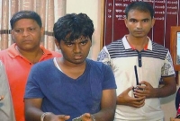 শিক্ষক হত্যাচেষ্টায় রিমান্ডে থাকা ফাহিম ‘বন্দুকযুদ্ধে’ নিহত